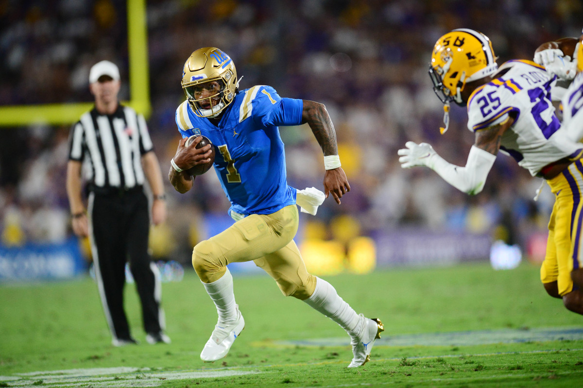 UCLA quarterback Dorian Thompson-Robinson (1) carries the ball against LSU.